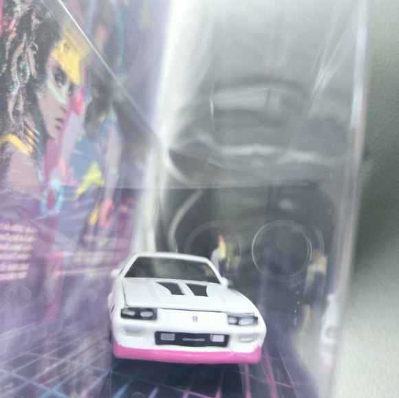 M2 Machines mini figure of a 1985 Chevrolet Camaro IROC-Z - Picture 3 of 5